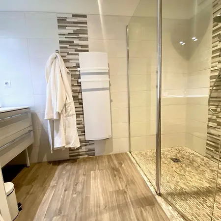 De Plain-pied Avec Terrasse A 2 Pas De La Et Commerces A - 3*** - Fr-1-604-45 *