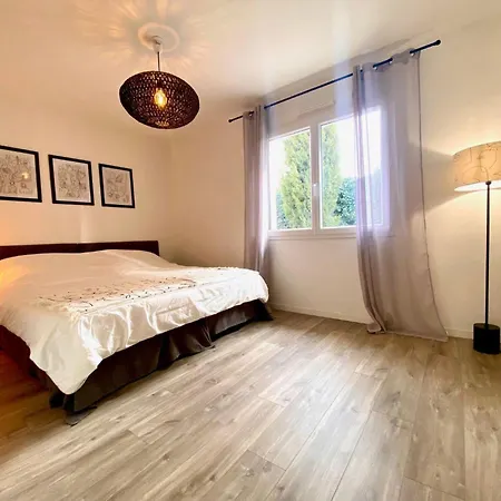 De Plain-pied Avec Terrasse A 2 Pas De La Et Commerces A - 3*** - Fr-1-604-45 *