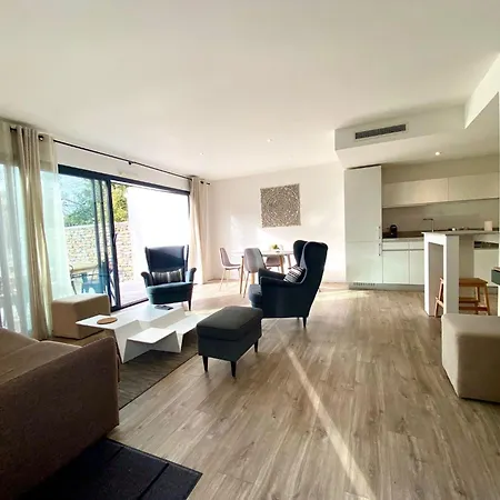 De Plain-pied Avec Terrasse A 2 Pas De La Et Commerces A - 3*** - Fr-1-604-45